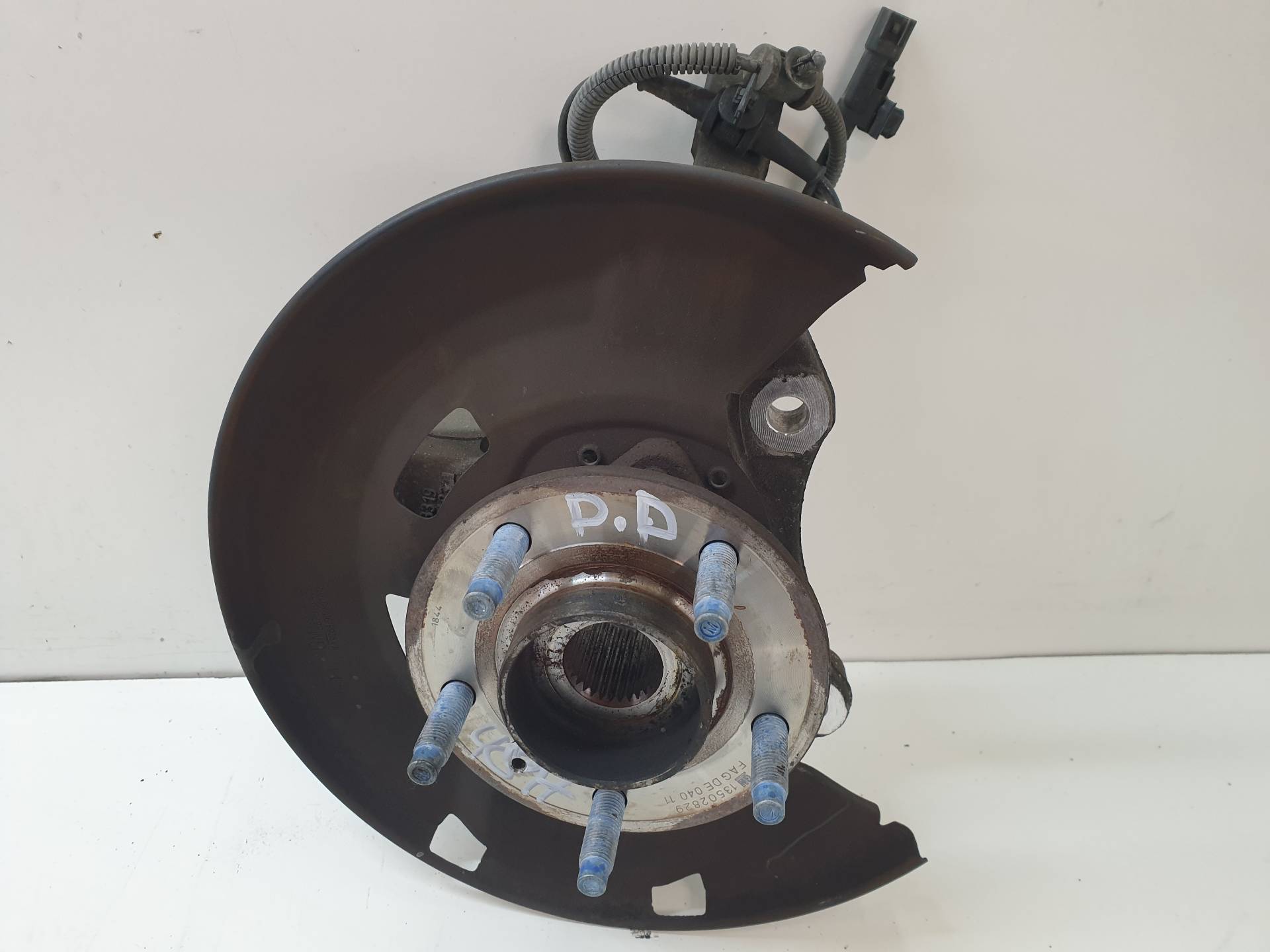 OPEL Astra J (2009-2020) Front Right Wheel Hub 13319483 24340784