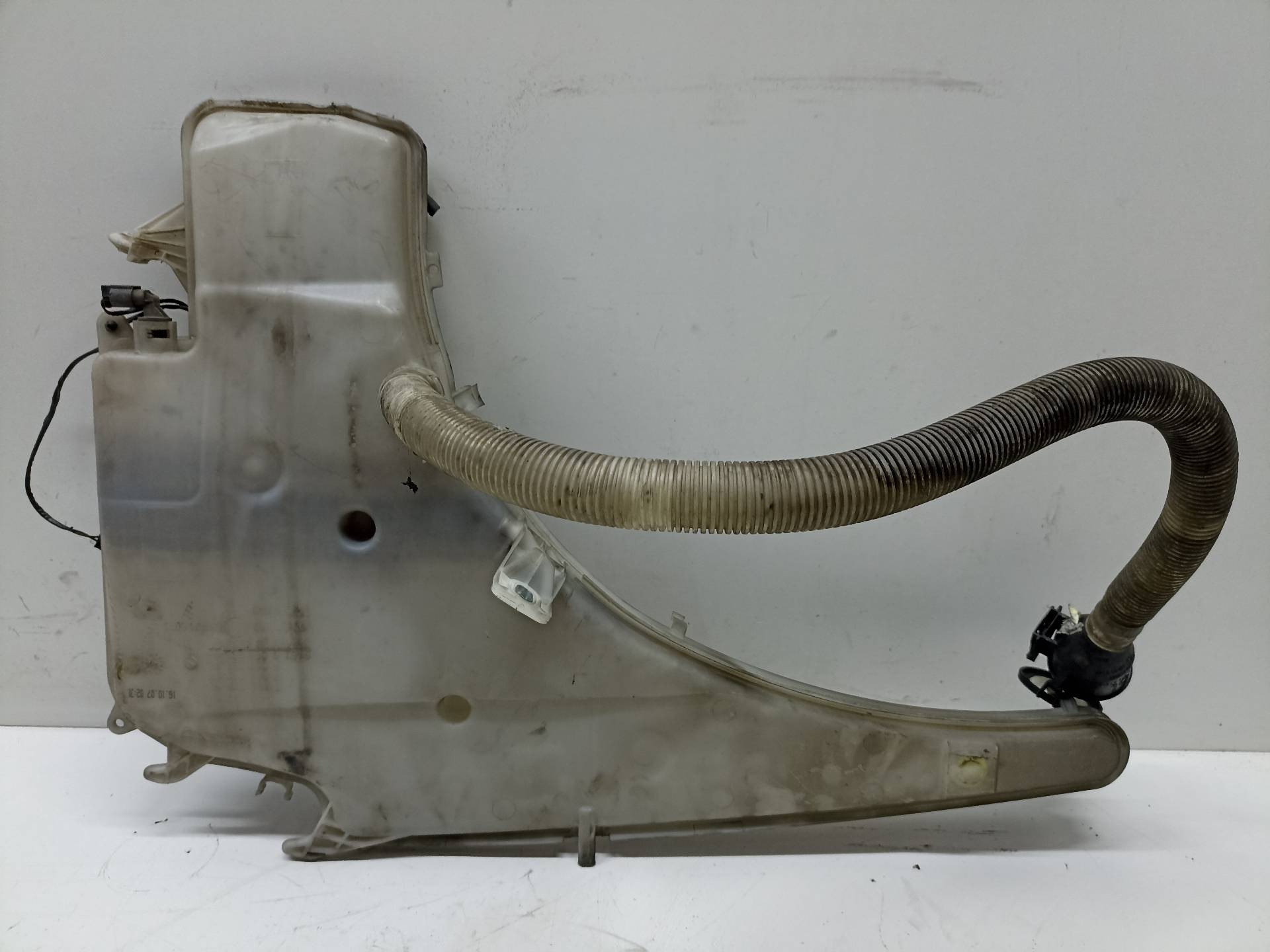 BMW 3 Series E90/E91/E92/E93 (2004-2013) Window Washer Tank 7124231 24334691