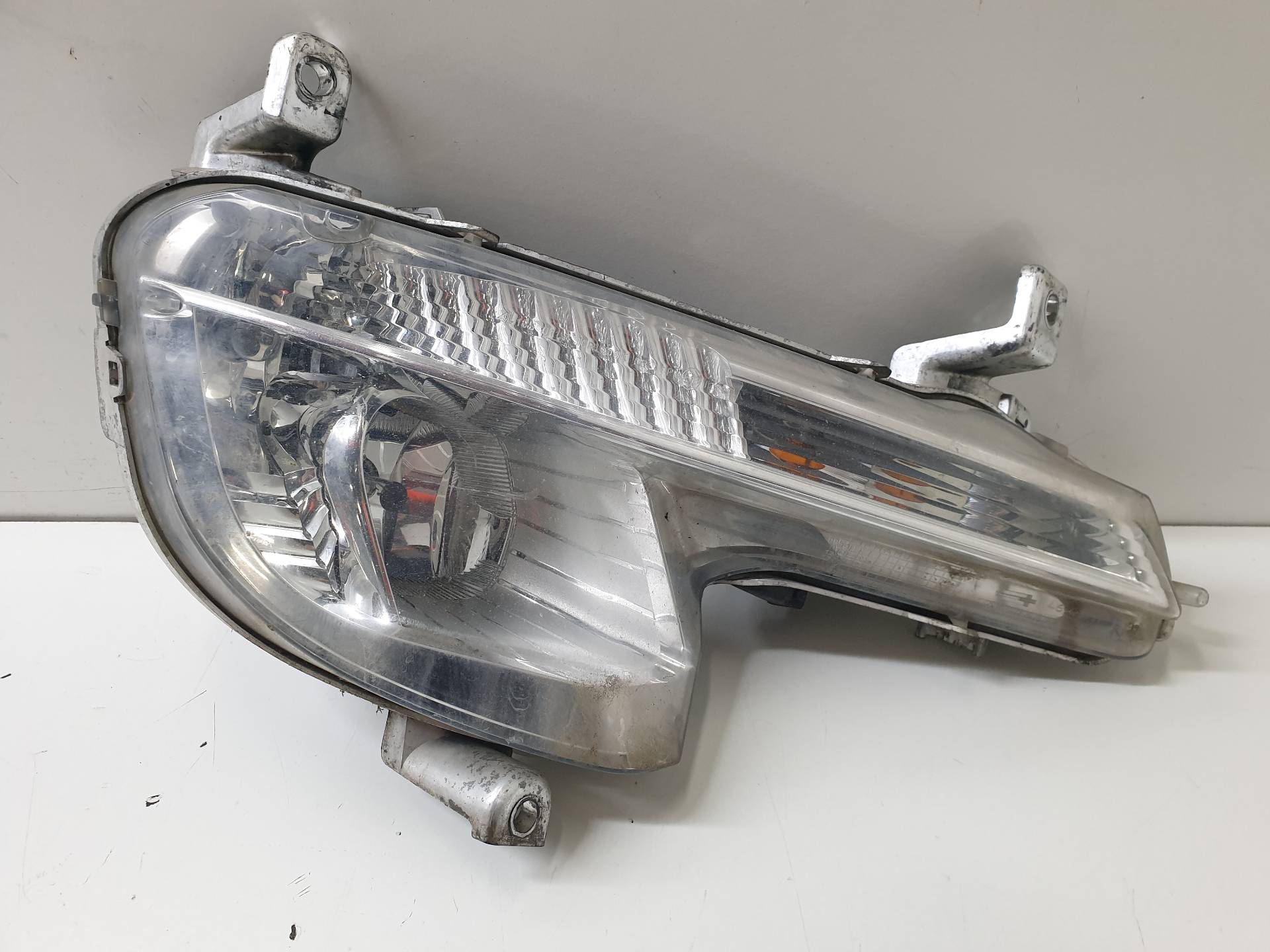 PEUGEOT 508 1 generation (2010-2020) Front Right Fog Light 9670476180 25568000