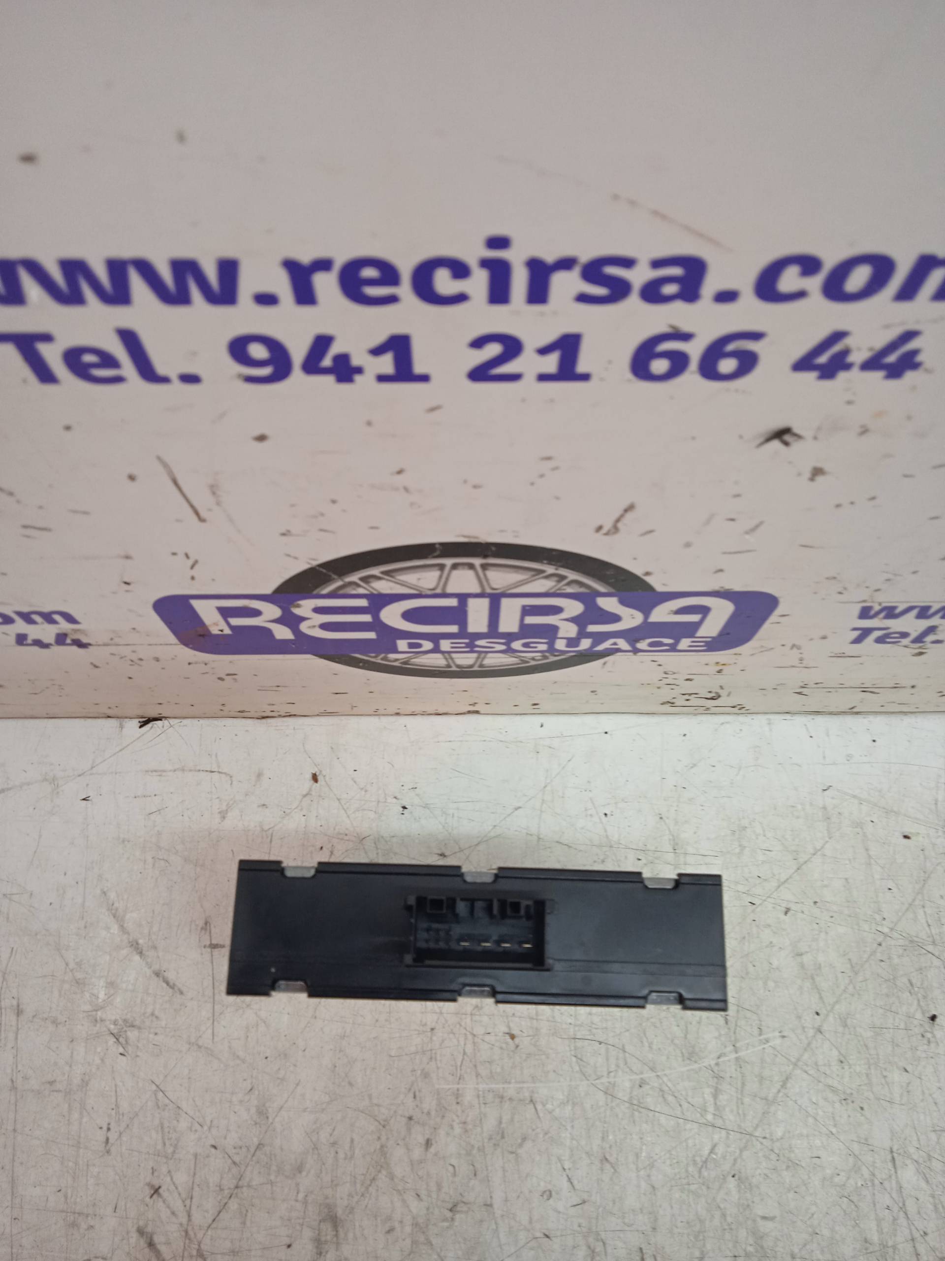 BMW 1 Series E81/E82/E87/E88 (2004-2013) Alte unități de control 8ES00947920 24327881