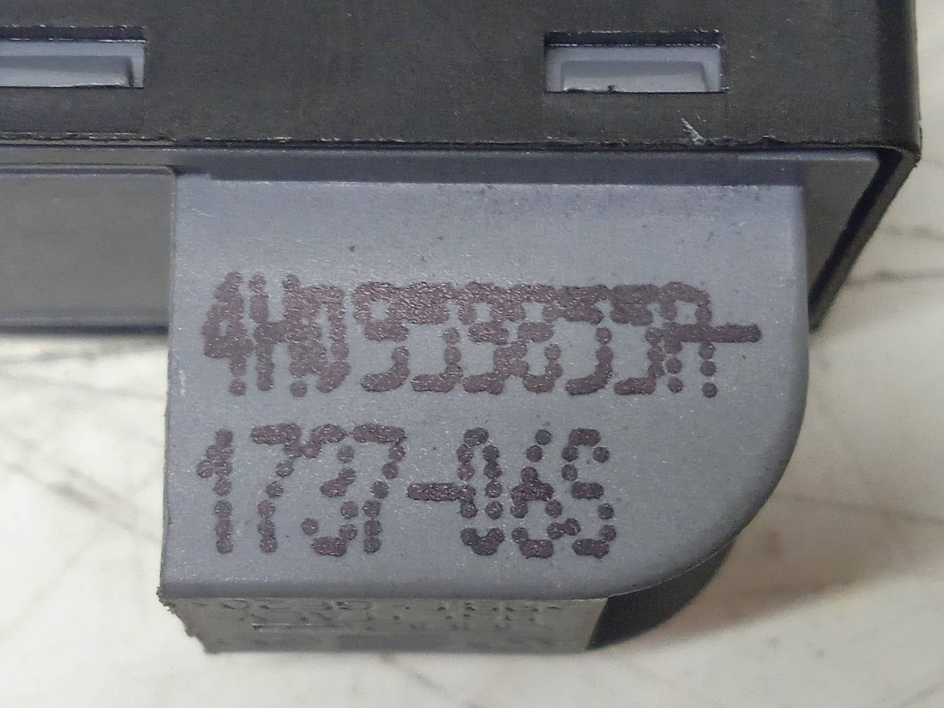 AUDI A1 8X (2010-2020) Кнопка стеклоподъемника задней правой двери 4H0959855A 24334009