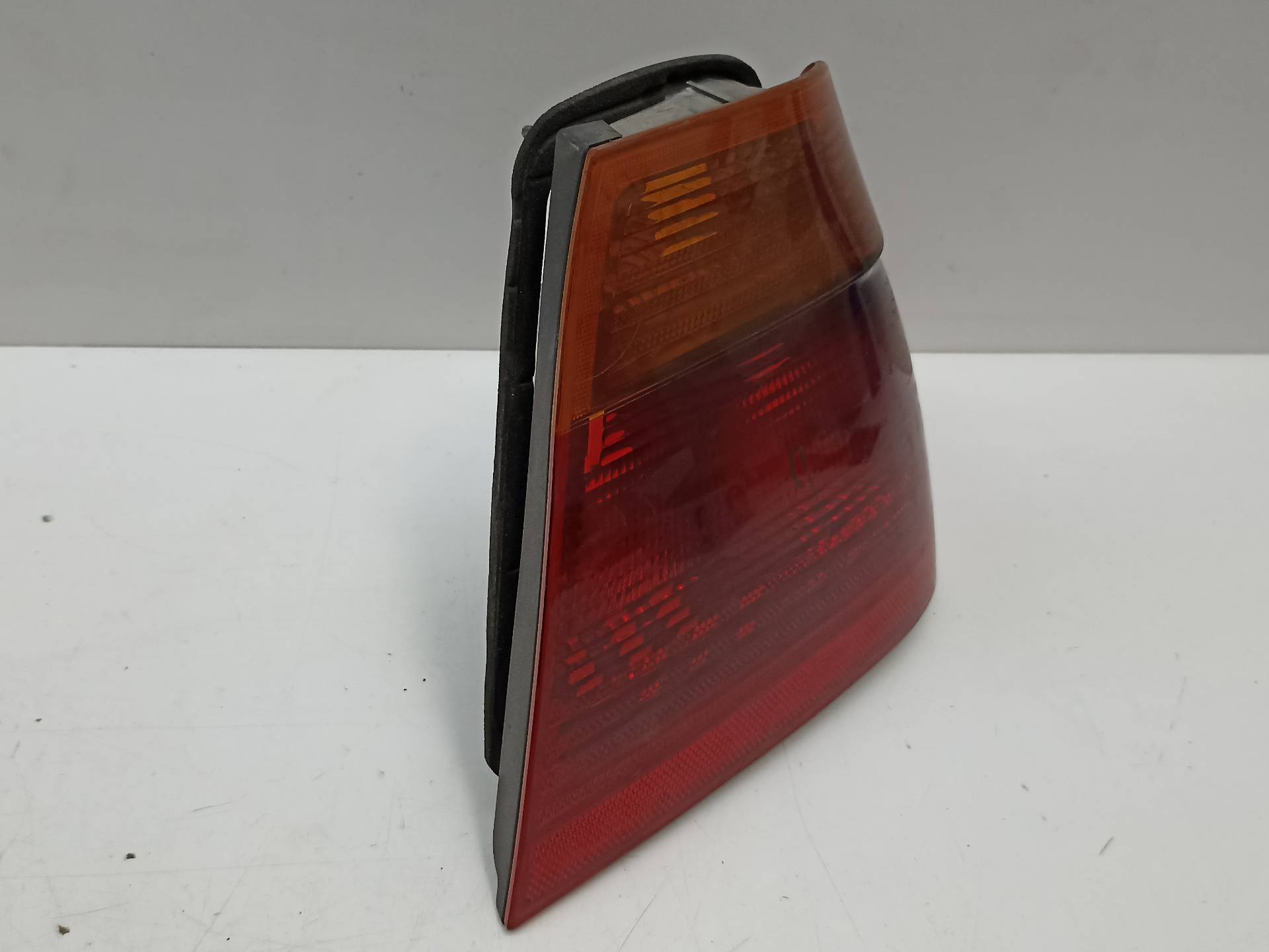 VAUXHALL 3 Series E46 (1997-2006) Rear Right Taillight Lamp 8364922 24309780