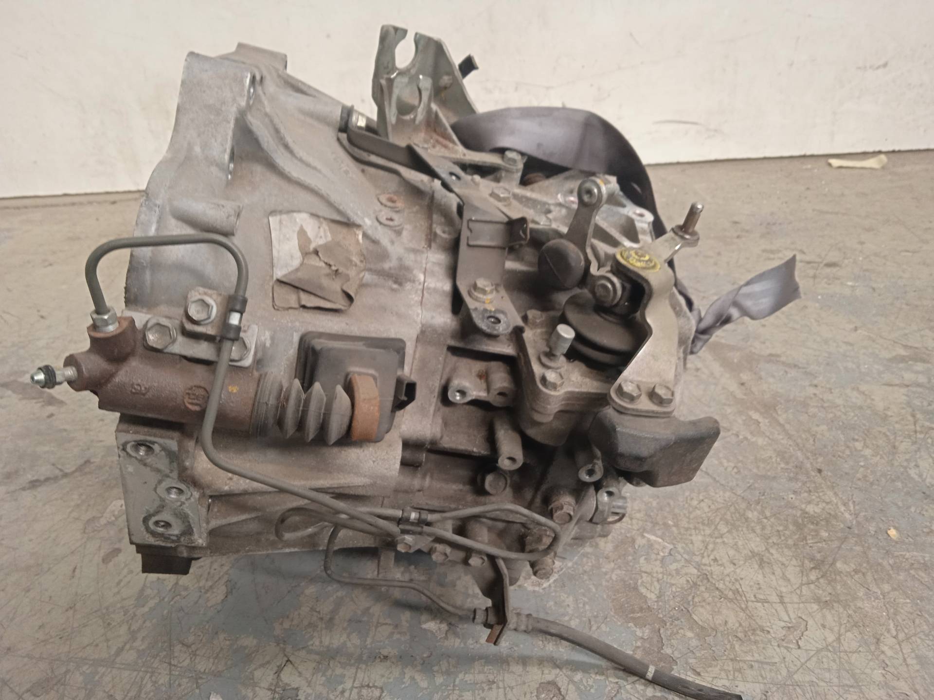 TOYOTA Avensis T27 Gearbox 3030020A20 24336482