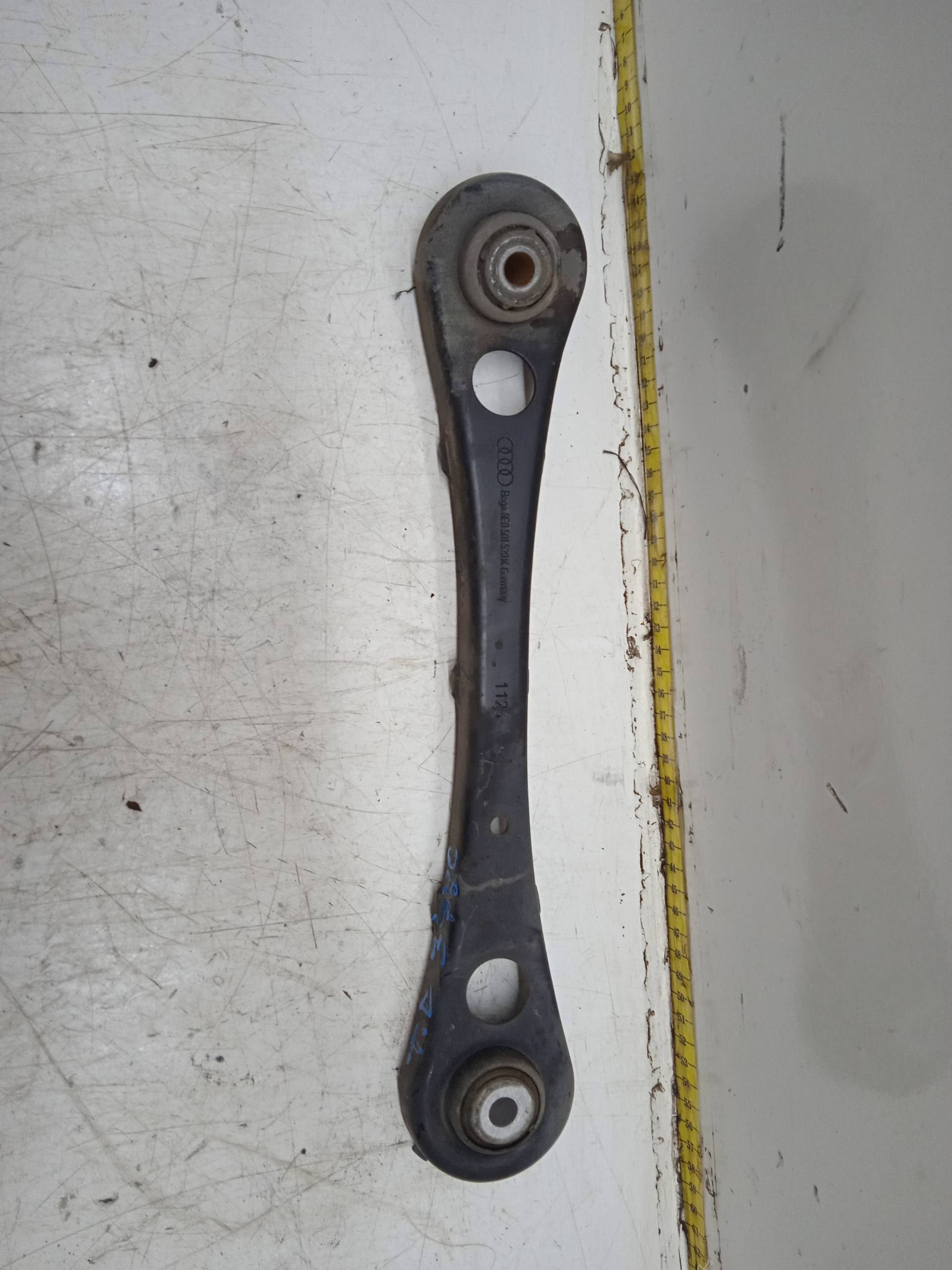 SUZUKI A4 B6/8E (2000-2005) Bakre höger arm 8E0501529K 24331381