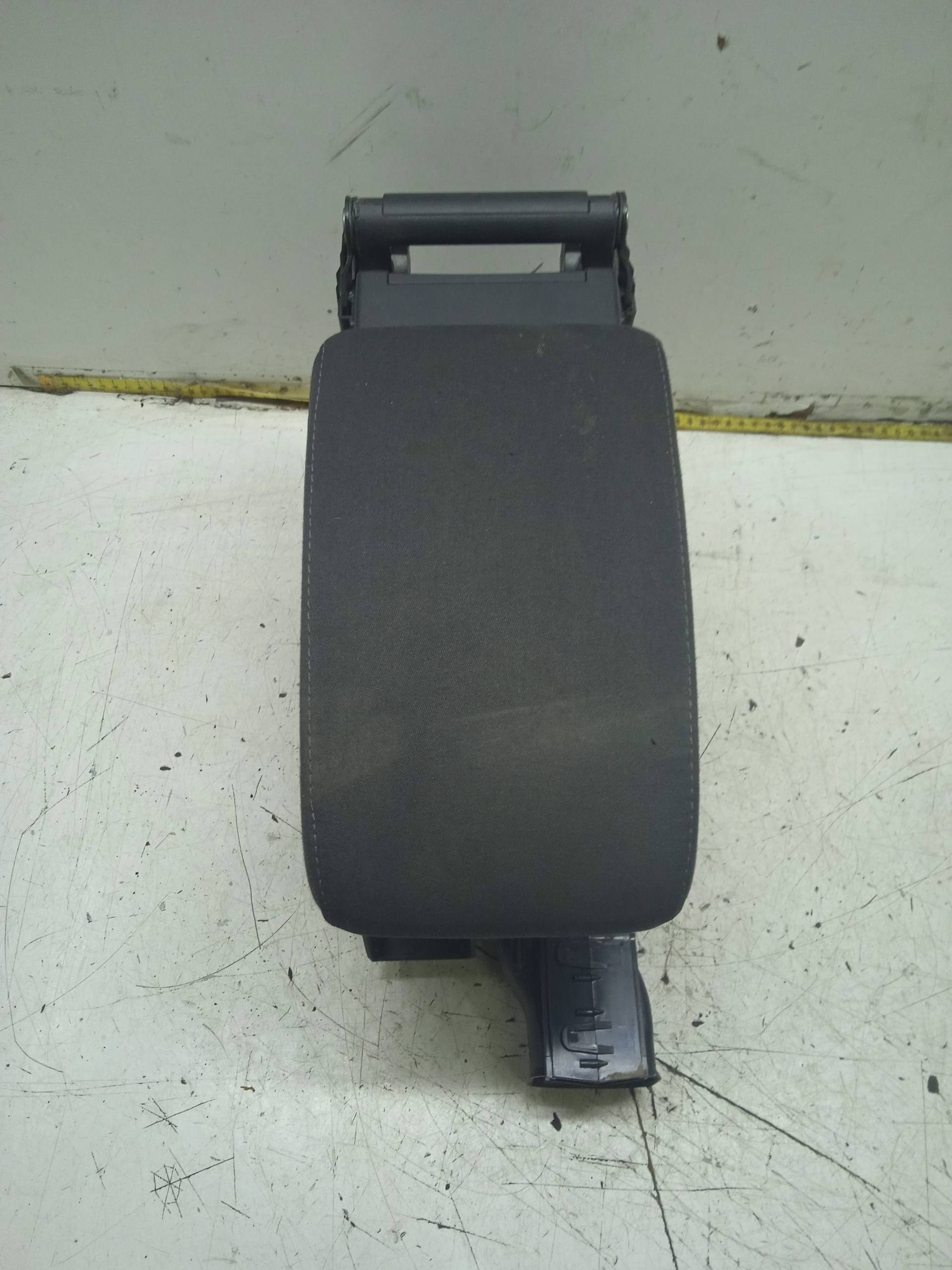 VOLKSWAGEN Golf 6 generation (2008-2015) Armrest 1K5864251 24322632