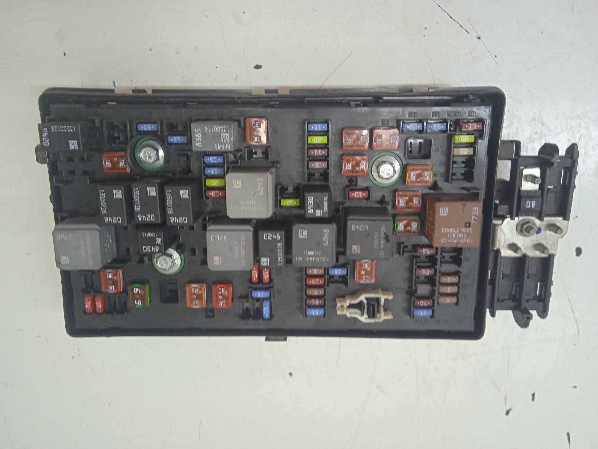 OPEL Insignia A (2008-2016) Fuse Box 13255300 24337588