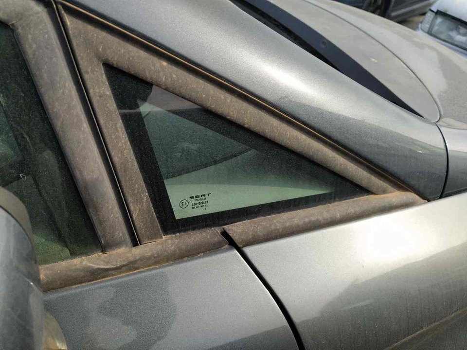 SEAT Leon 2 generation (2005-2012) Priekšējo labo durvju stikls 25359097