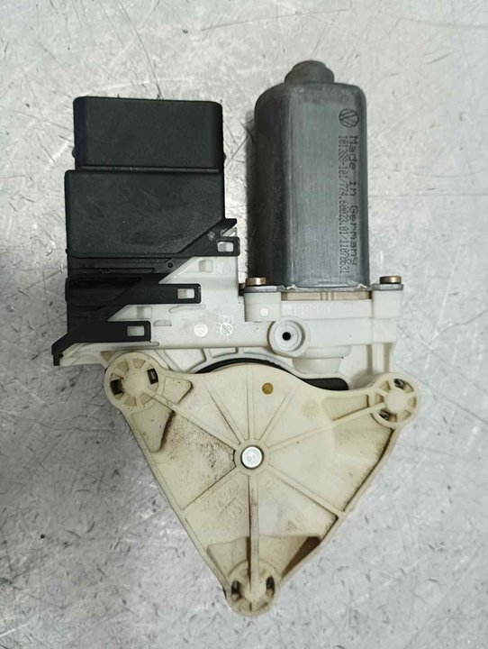 VOLKSWAGEN Golf 4 generation (1997-2006) Rear Right Door Window Control Motor 9776101438203 24941318