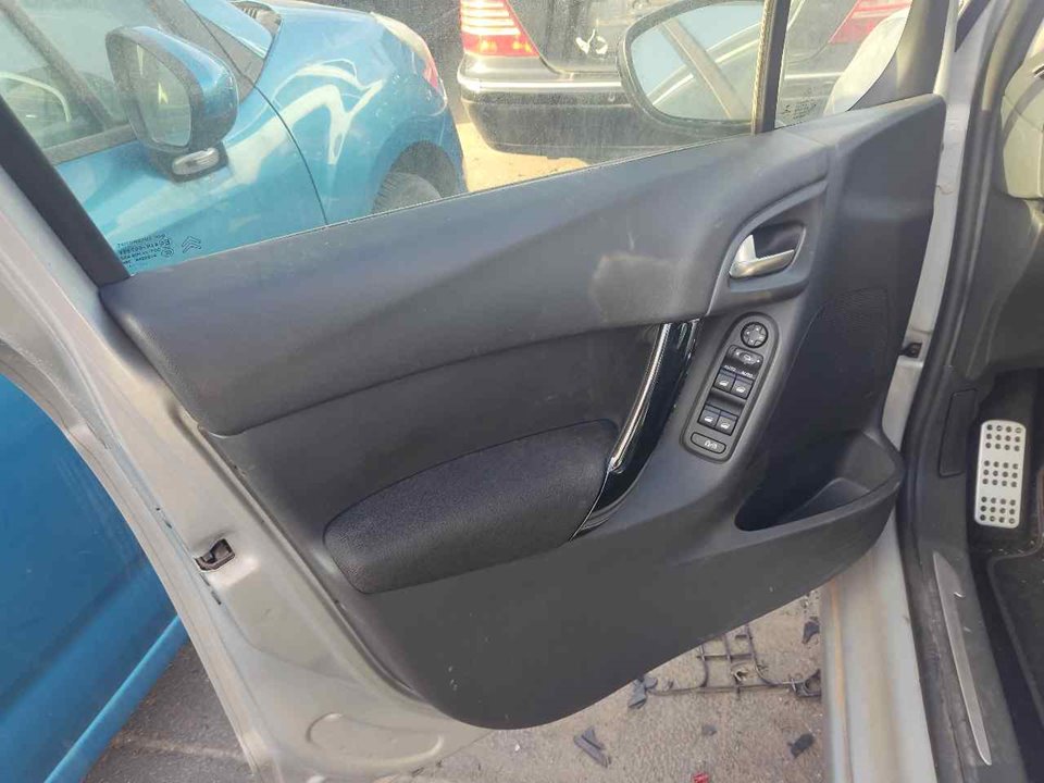 CITROËN DS3 1 generation (2010-2015) Front Left Door Panel 25438397