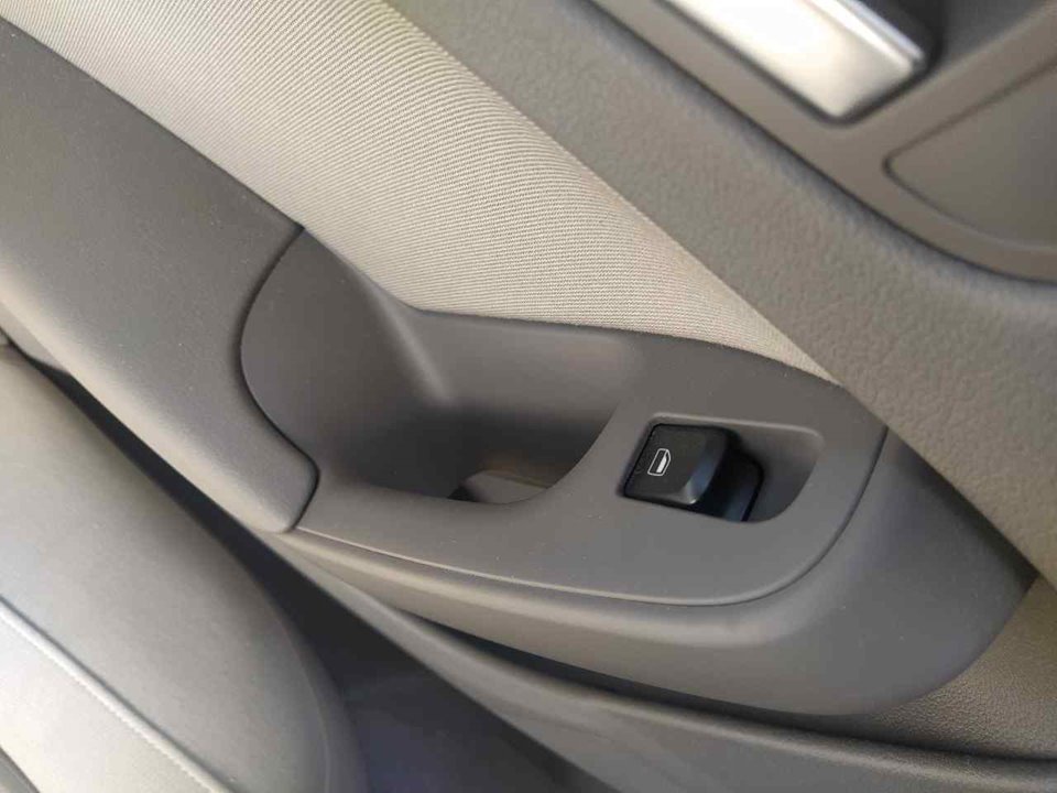 AUDI A4 B8/8K (2011-2016) Превключвател за управление на прозореца на задната дясна врата 25373757