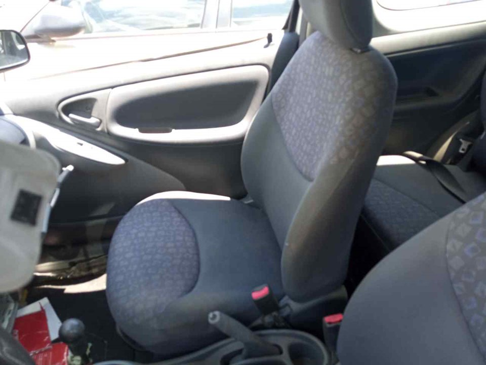 TOYOTA Yaris 1 generation (1999-2005) Oikea etuistuin 25418708