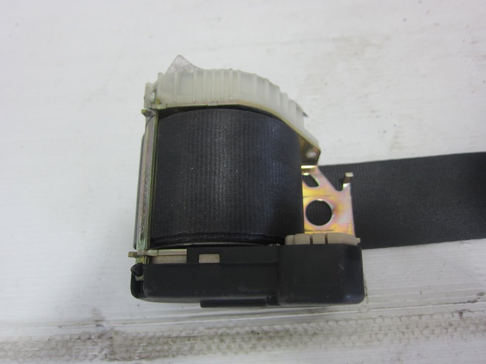 FORD Front Left Seatbelt 075921 25439472