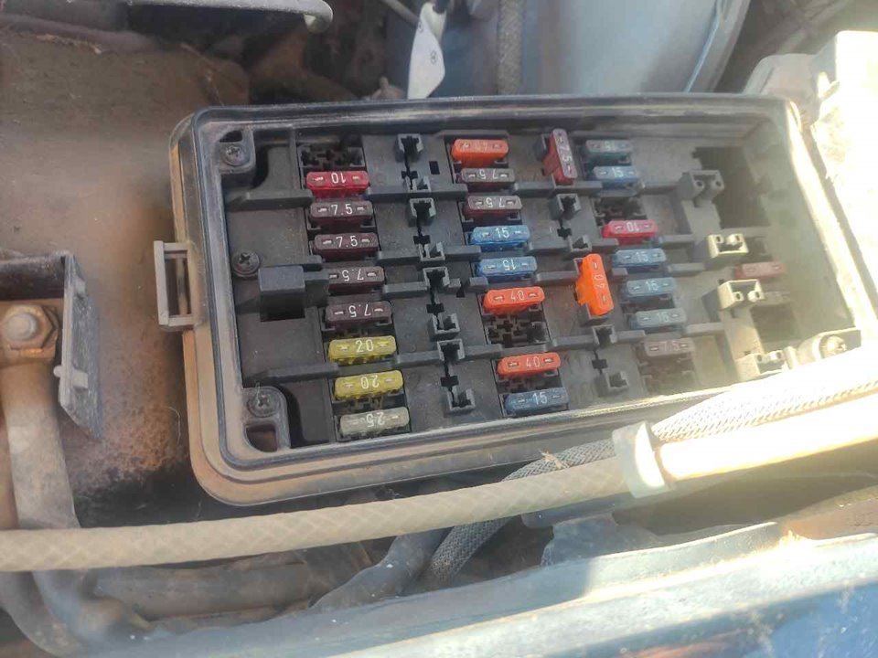 OPEL Astra J (2009-2020) Fuse Box 25437480