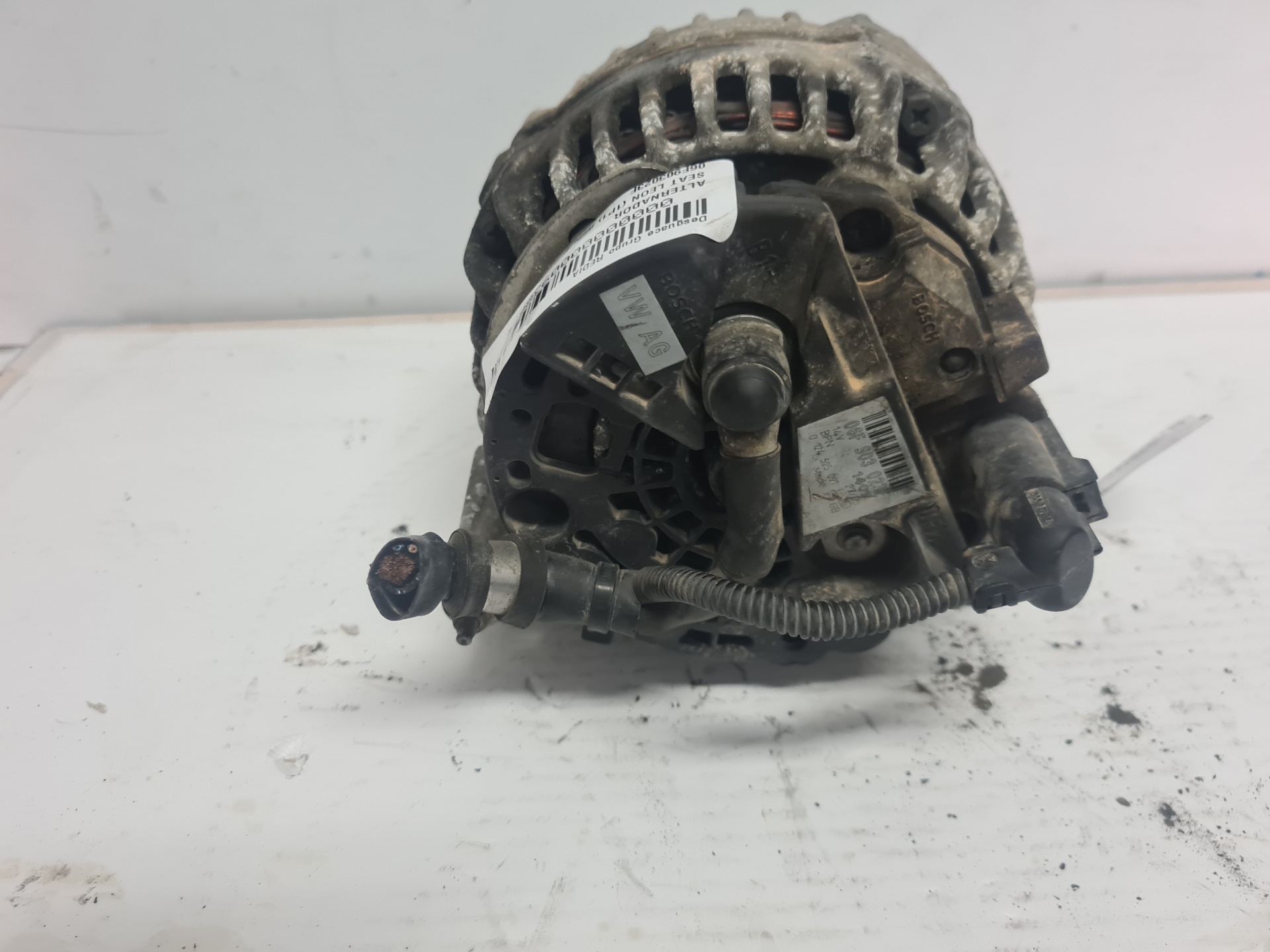 CHEVROLET Leon 2 generation (2005-2012) Alternator 06F903023F 21280399