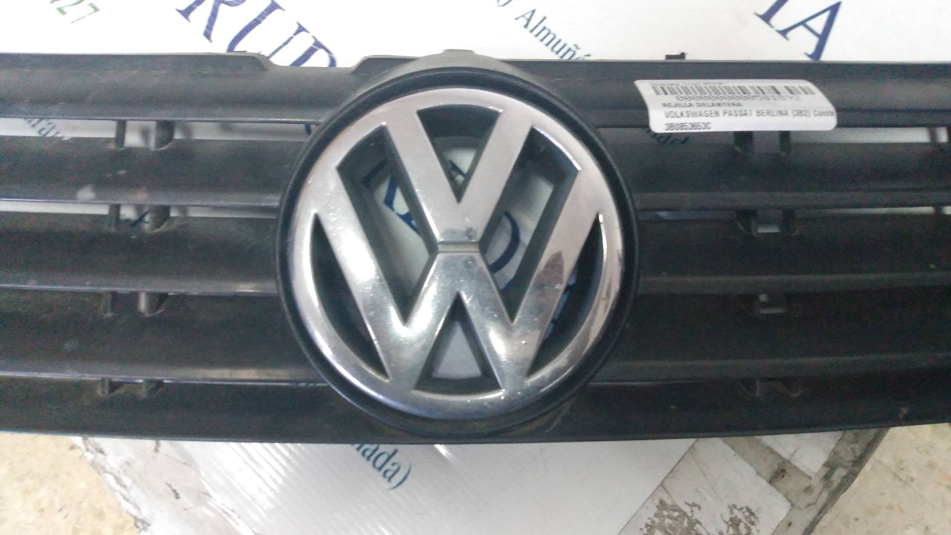 VOLKSWAGEN Passat B5 (1996-2005) Решетка радиатора 3B0853653C 21275448