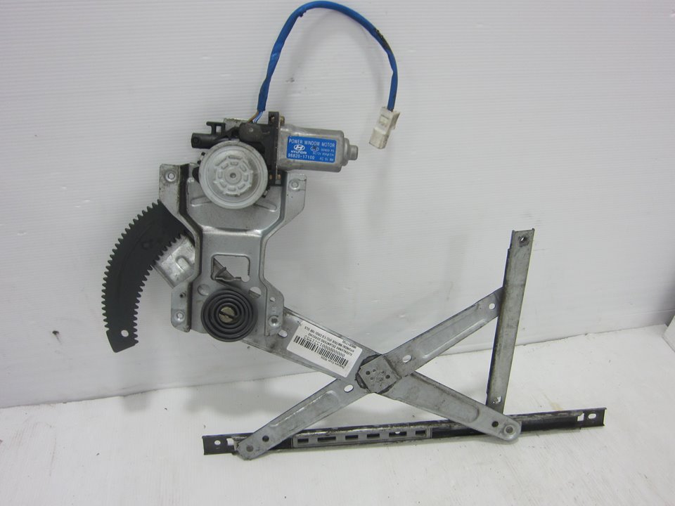 HYUNDAI Santa Fe SM (2000-2013) Front Right Door Window Regulator 9882017100 21058762