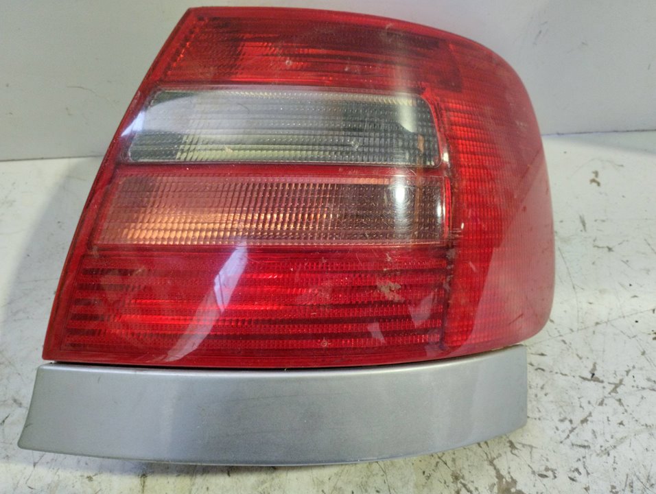 AUDI A4 B5/8D (1994-2001) Rear Right Taillight Lamp 8D0945096D 21274970