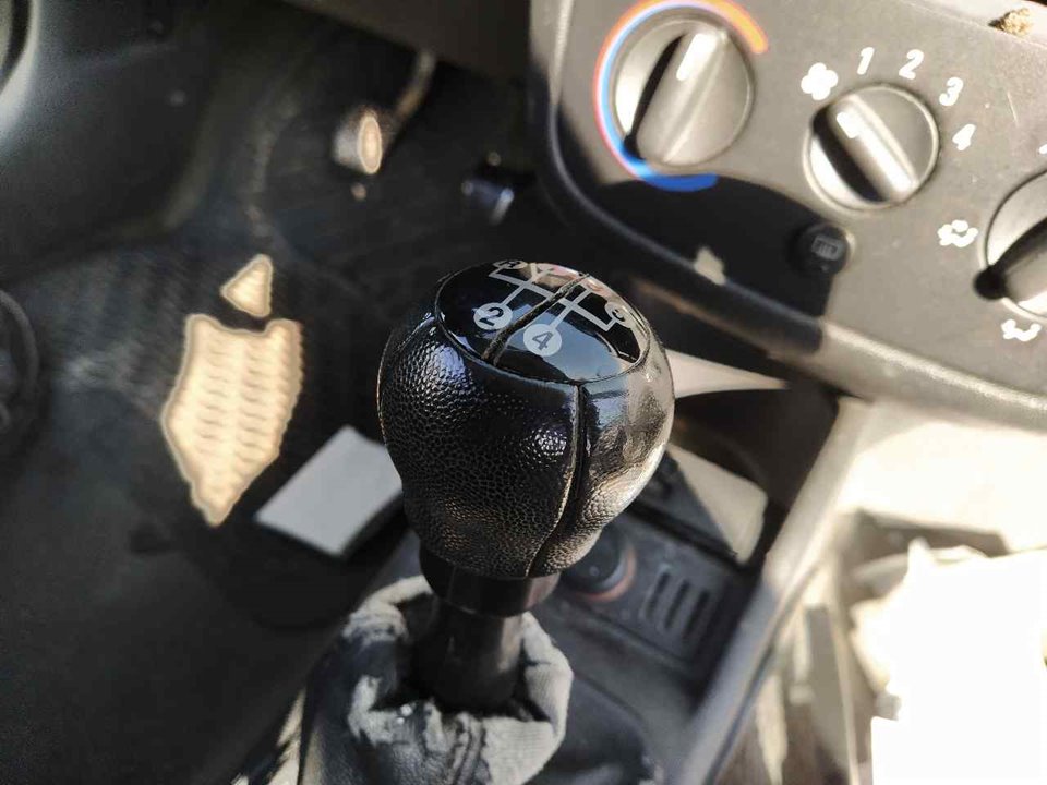 OPEL Corsa C (2000-2006) Gear Shifting Knob 25377944