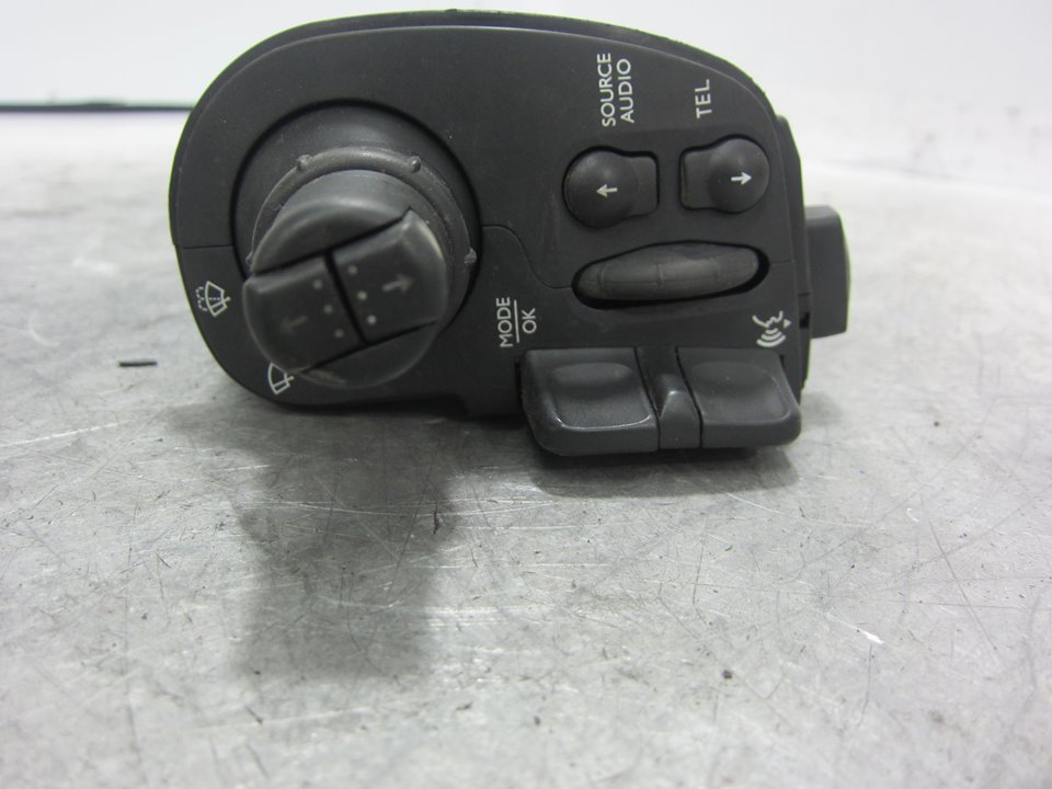 RENAULT Clio 3 generation (2005-2012) Переключатель кнопок 88103007 24965024