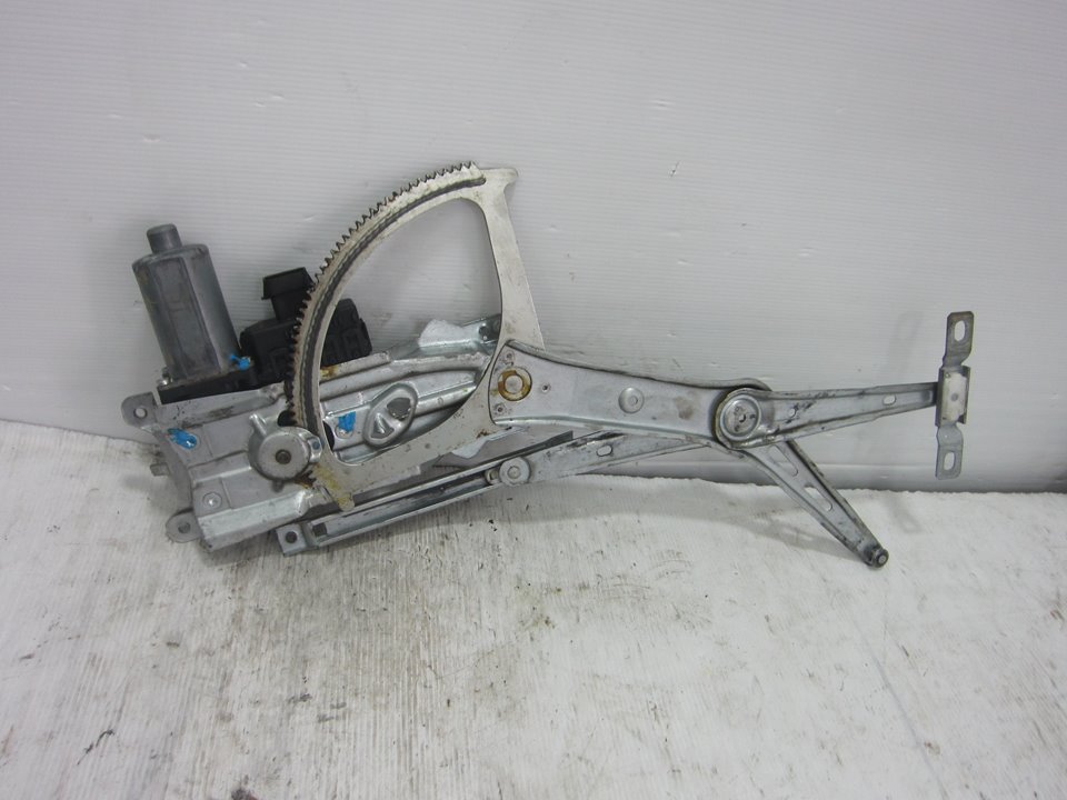 OPEL Astra J (2009-2020) Front Right Door Window Regulator A330013100418 24961792