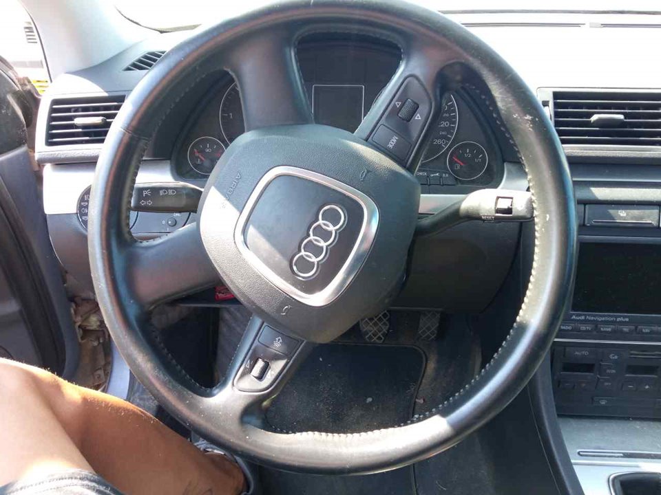 AUDI A4 B7/8E (2004-2008) Кермо 25414009