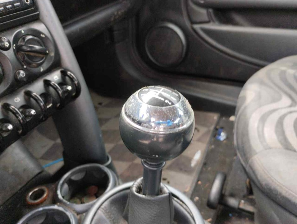 MINI Cooper R50 (2001-2006) Gear Shifting Knob 25343794