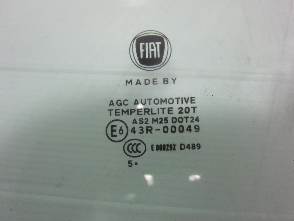 FIAT 500L 1 generation (2012-2024) Фортка передняя левая E643R00049 24939857