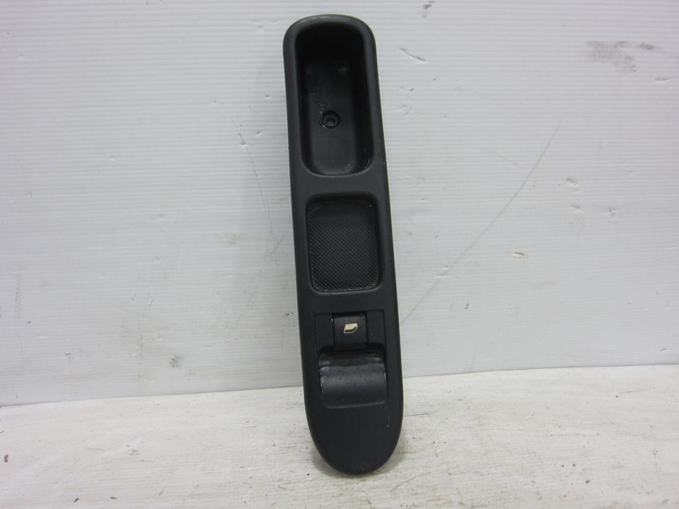 PEUGEOT 307 1 generation (2001-2008) Priekinių dešinių durų langų pakėlimo mygtukai 96351625X 24960982