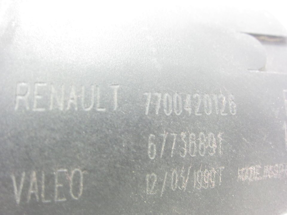 RENAULT Megane 1 generation (1995-2003) Левая противотуманка переднего бампера 7700420126 24961351