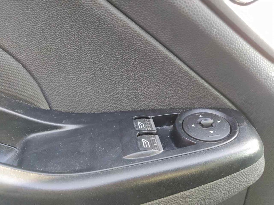 HYUNDAI ix35 1 generation (2009-2015) Priekinių kairių durų langų pakėlimo mygtukai 25374662
