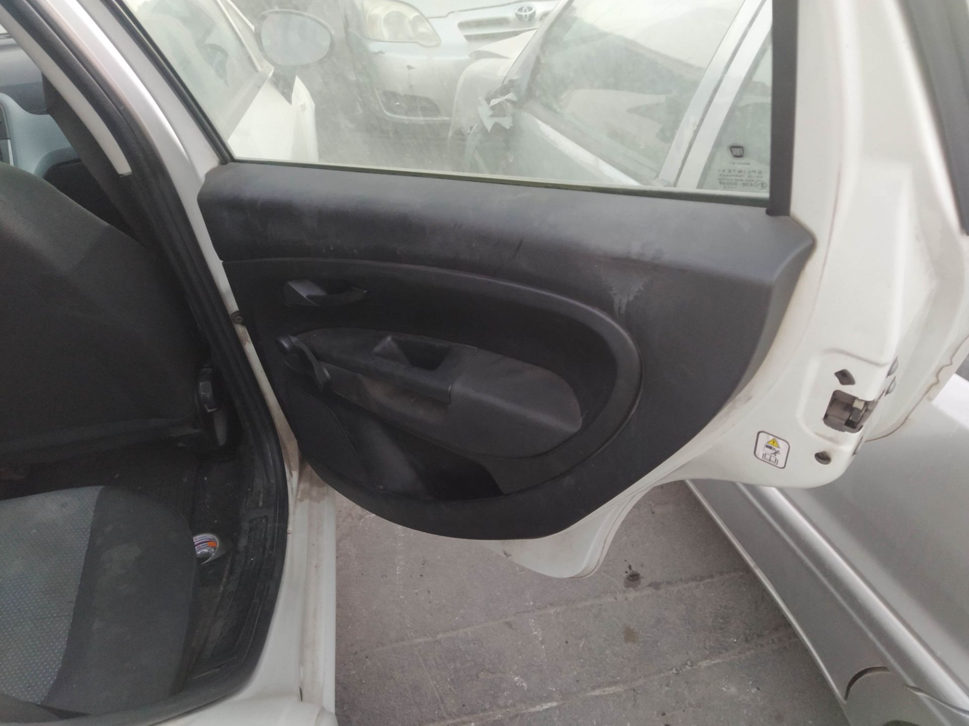 FIAT Punto 3 generation (2005-2020) Galinių dešinių durų stiklo pakelėjas 25764654