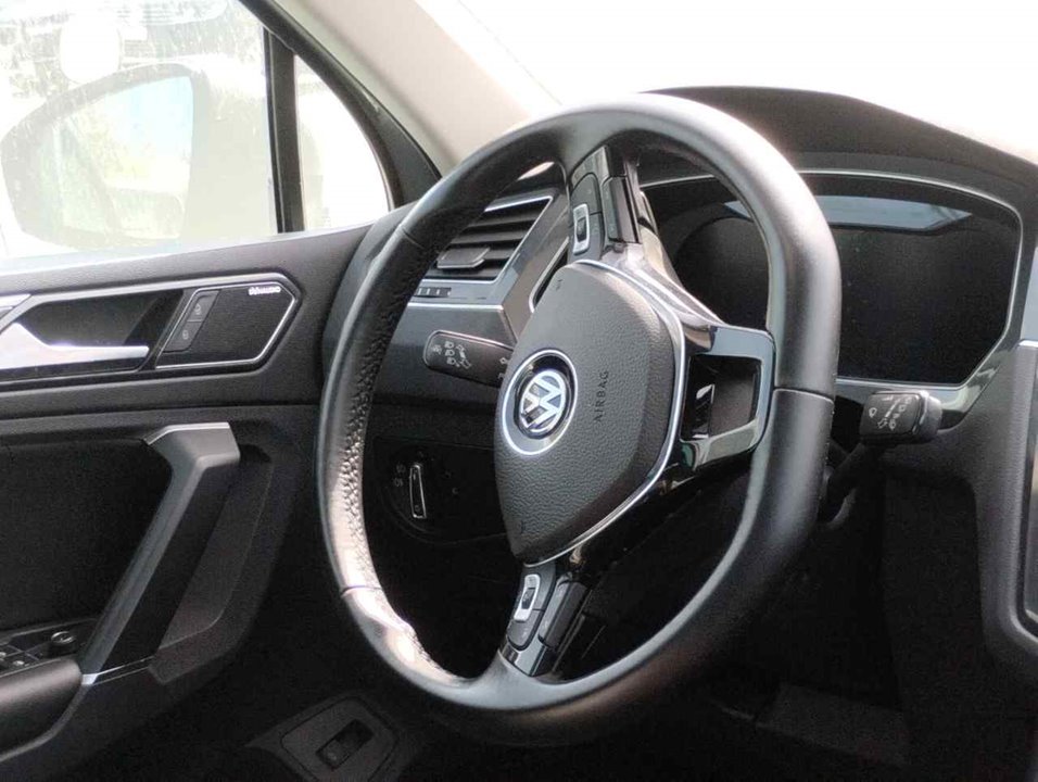 VOLKSWAGEN Tiguan 1 generation (2007-2017) Steering Wheel 25330925