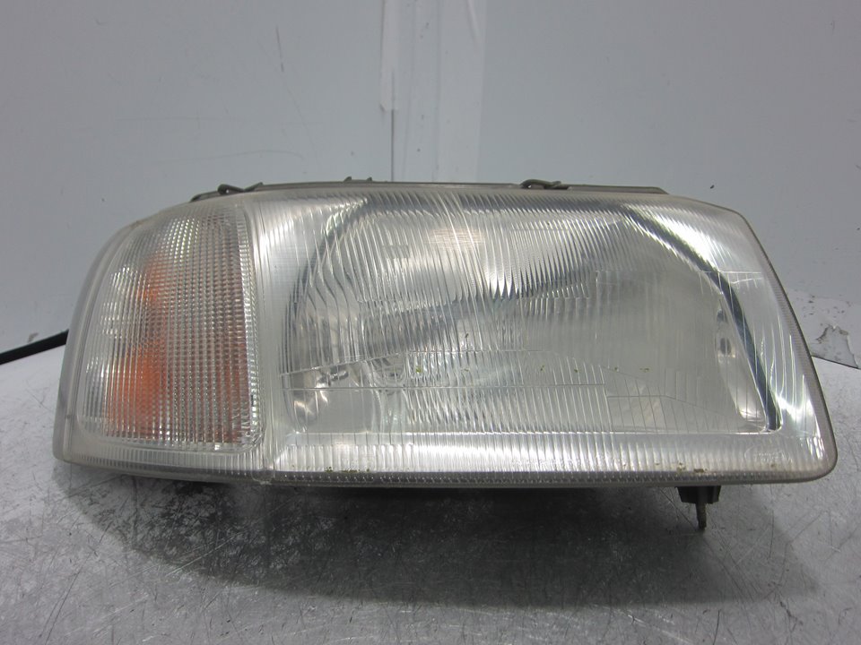 LAND ROVER 1 generation (2005-2013) Front Right Headlight 67722750 24926248