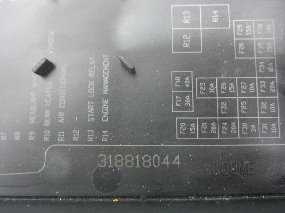 VOLVO S40 2 generation (2004-2012) Fuse Box 8688040 24961259
