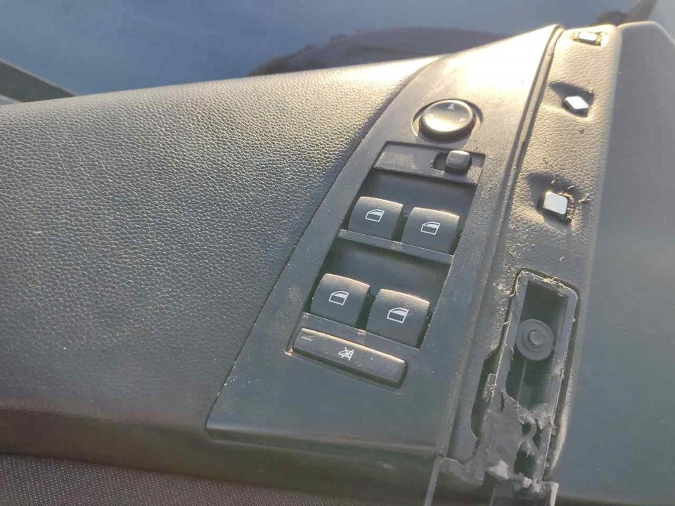 BMW 5 Series E60/E61 (2003-2010) Priekinių kairių durų langų pakėlimo mygtukai 25756605