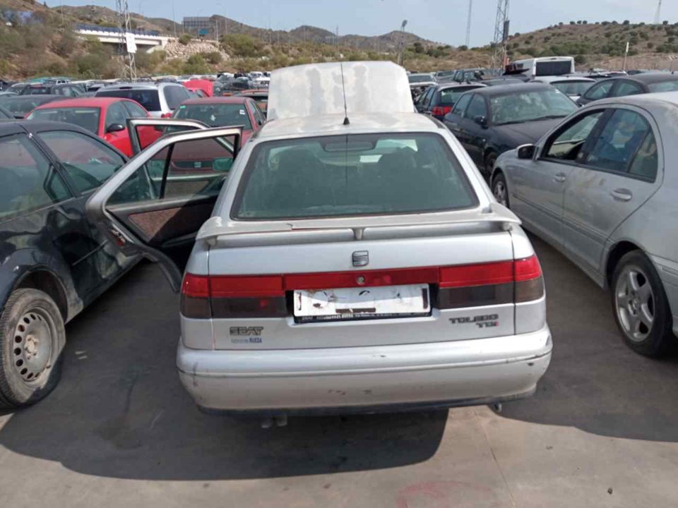 SEAT Toledo 1 generation (1991-1999) Kairė šoninių durų spyna 25418416