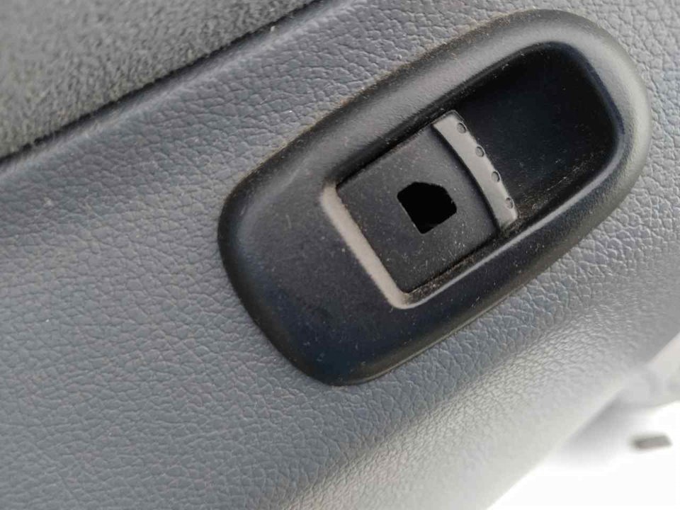 SEAT Toledo 2 generation (1999-2006) Bakre höger dörrfönsterkontrollbrytare 25334829