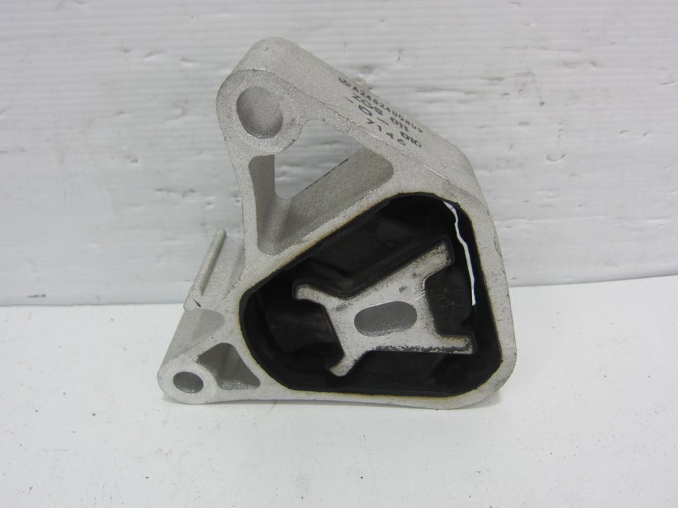 MERCEDES-BENZ A-Class W176 (2012-2018) Right Side Engine Mount A2462400809 23830201