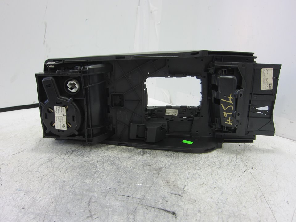 AUDI A6 C6/4F (2004-2011) Centerkonsol P0103820 24963326