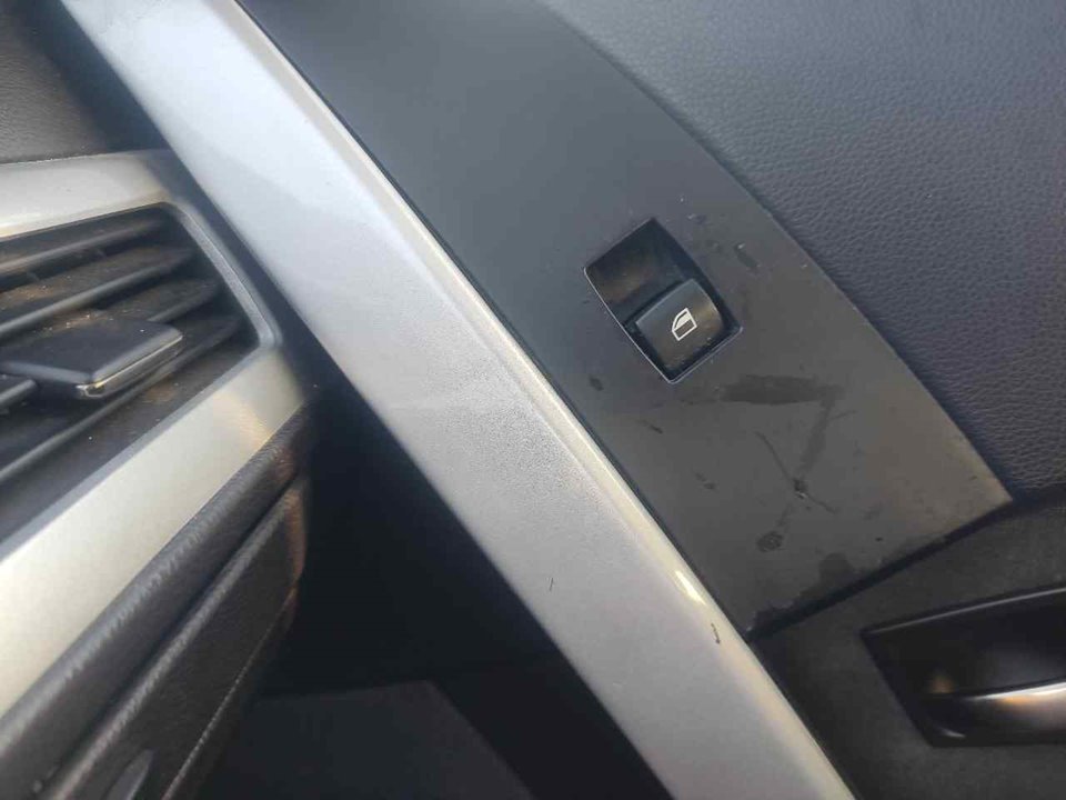 BMW 5 Series E60/E61 (2003-2010) Priekinių dešinių durų langų pakėlimo mygtukai 25756632