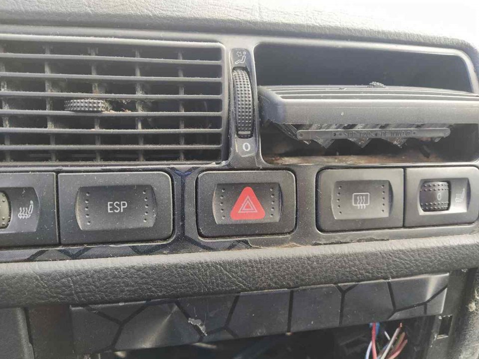 VOLKSWAGEN Golf 4 generation (1997-2006) Hazard button 25369282