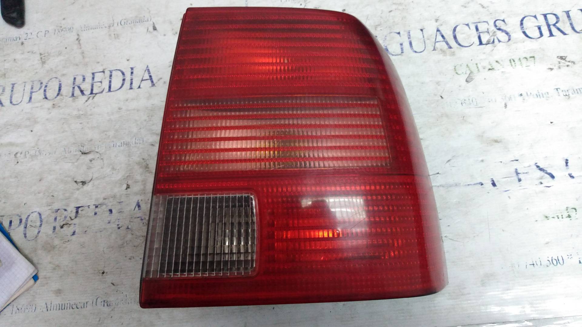 VOLKSWAGEN Passat B5 (1996-2005) Rear Right Taillight Lamp 3B5945257 21277449