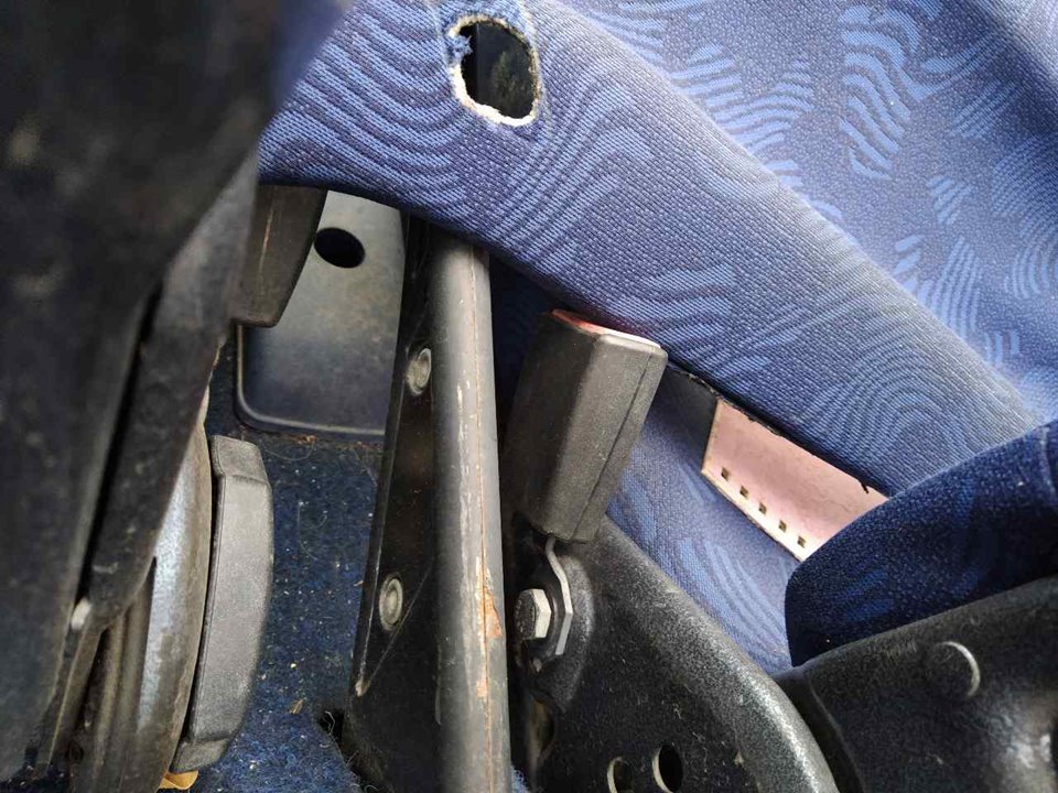VOLKSWAGEN 1 generation (1995-2000) Пряжка ремня безопасности переднего правого сиденья 25359705