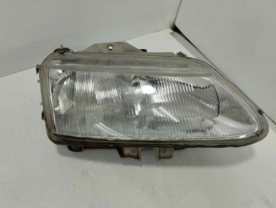 RENAULT Espace 3 generation (1996-2002) Front Right Headlight 0492705 21325745