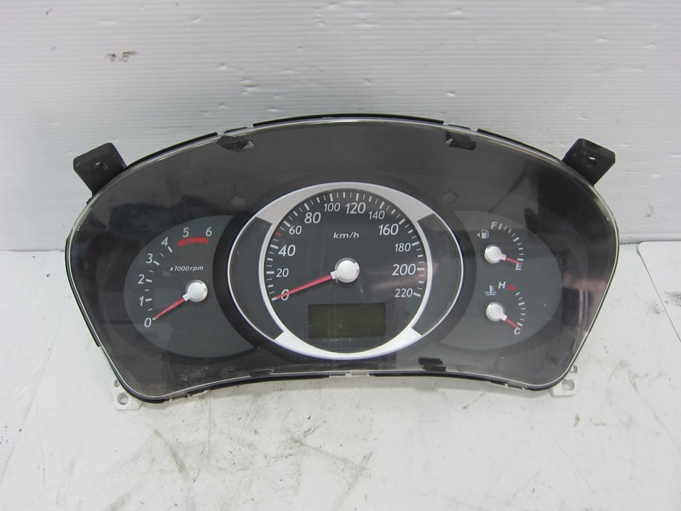HYUNDAI Tucson 1 generation (2004-2010) Speedometer 940232E420 24937497