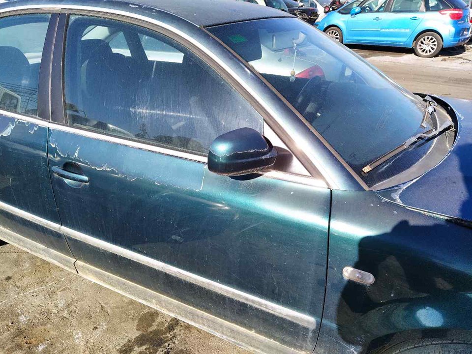 VOLKSWAGEN Passat B5 (1996-2005) Front Right Door 25360856