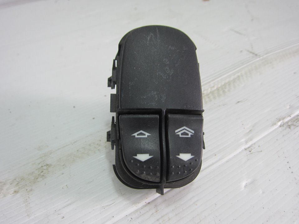 PEUGEOT Focus 1 generation (1998-2010) Front Left Door Window Switch 03162310 25212142