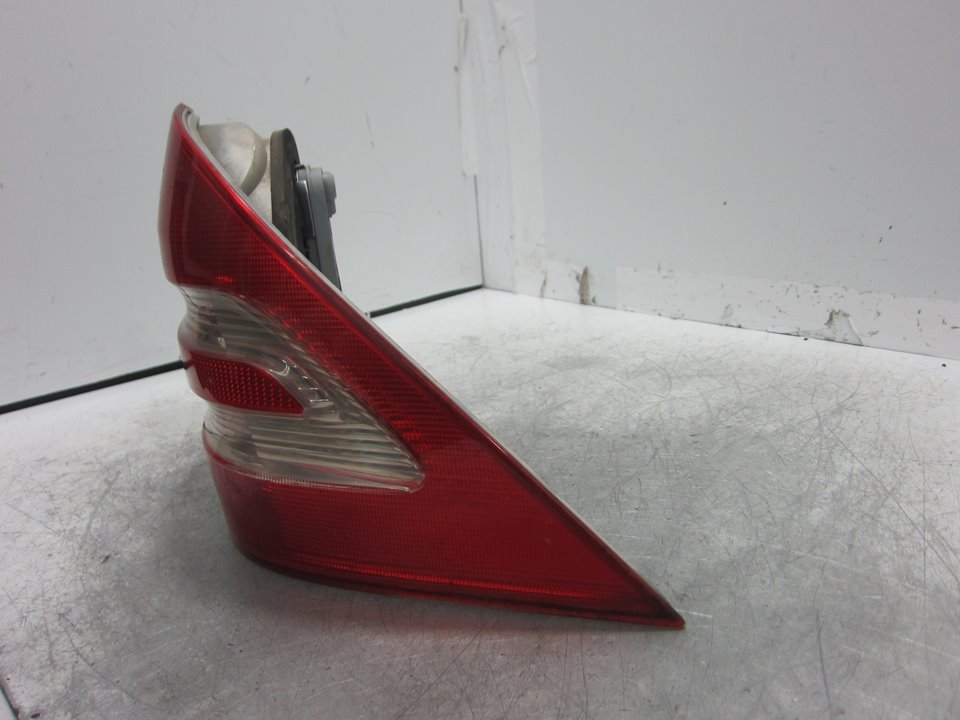 MERCEDES-BENZ C-Class W203/S203/CL203 (2000-2008) Rear Right Taillight Lamp 2038200264R 24693532