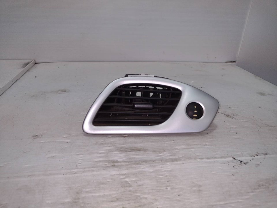 RENAULT Scenic 3 generation (2009-2015) Cabin Air Intake Grille 1012127 24959537