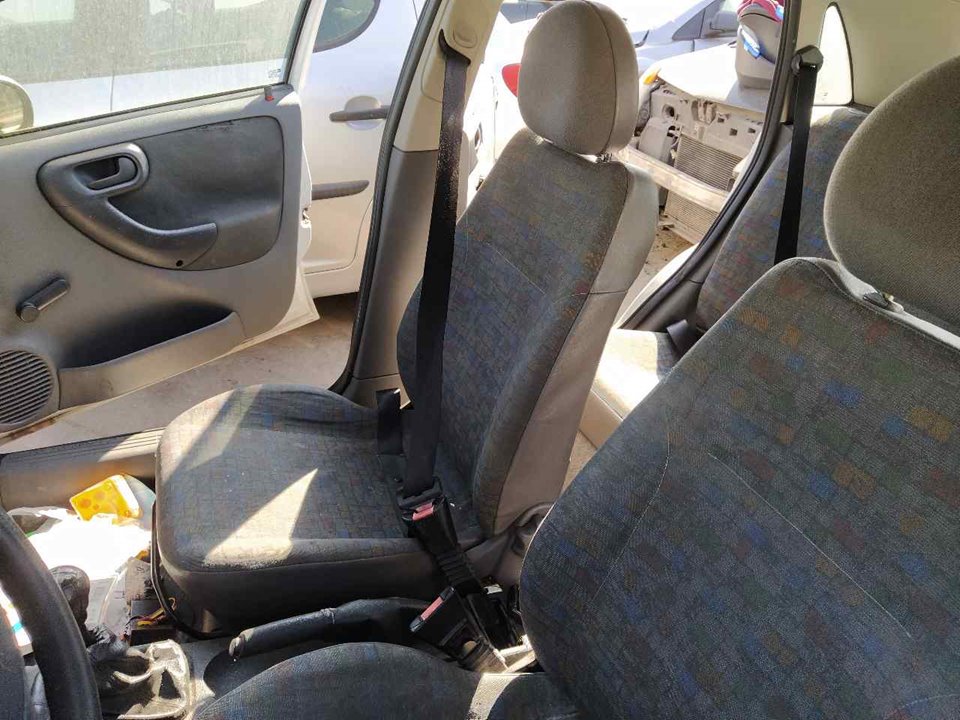 OPEL Corsa C (2000-2006) Front Right Seatbelt 25377631